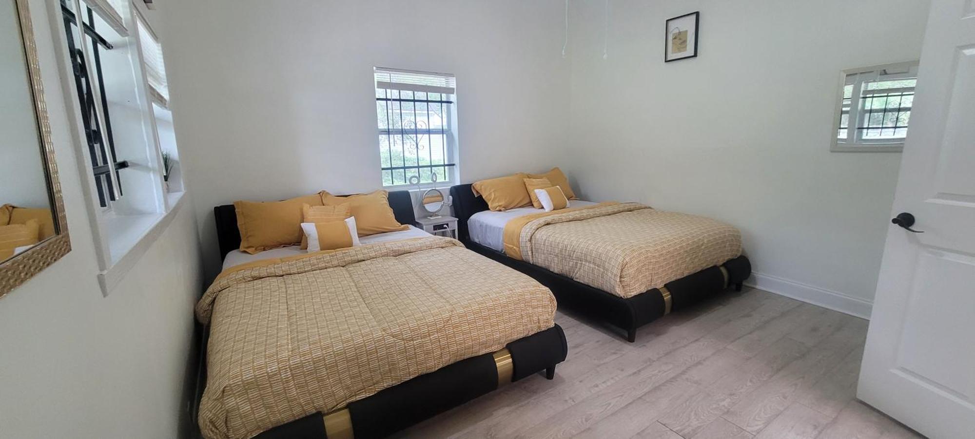 Large, Central, Lovely & Cozy 4Bed/2Bath - House By Everbank Stadium ジャクソンビル エクステリア 写真