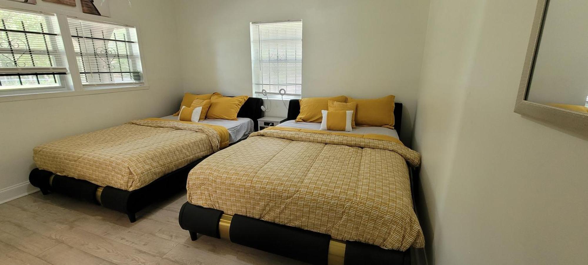 Large, Central, Lovely & Cozy 4Bed/2Bath - House By Everbank Stadium ジャクソンビル エクステリア 写真