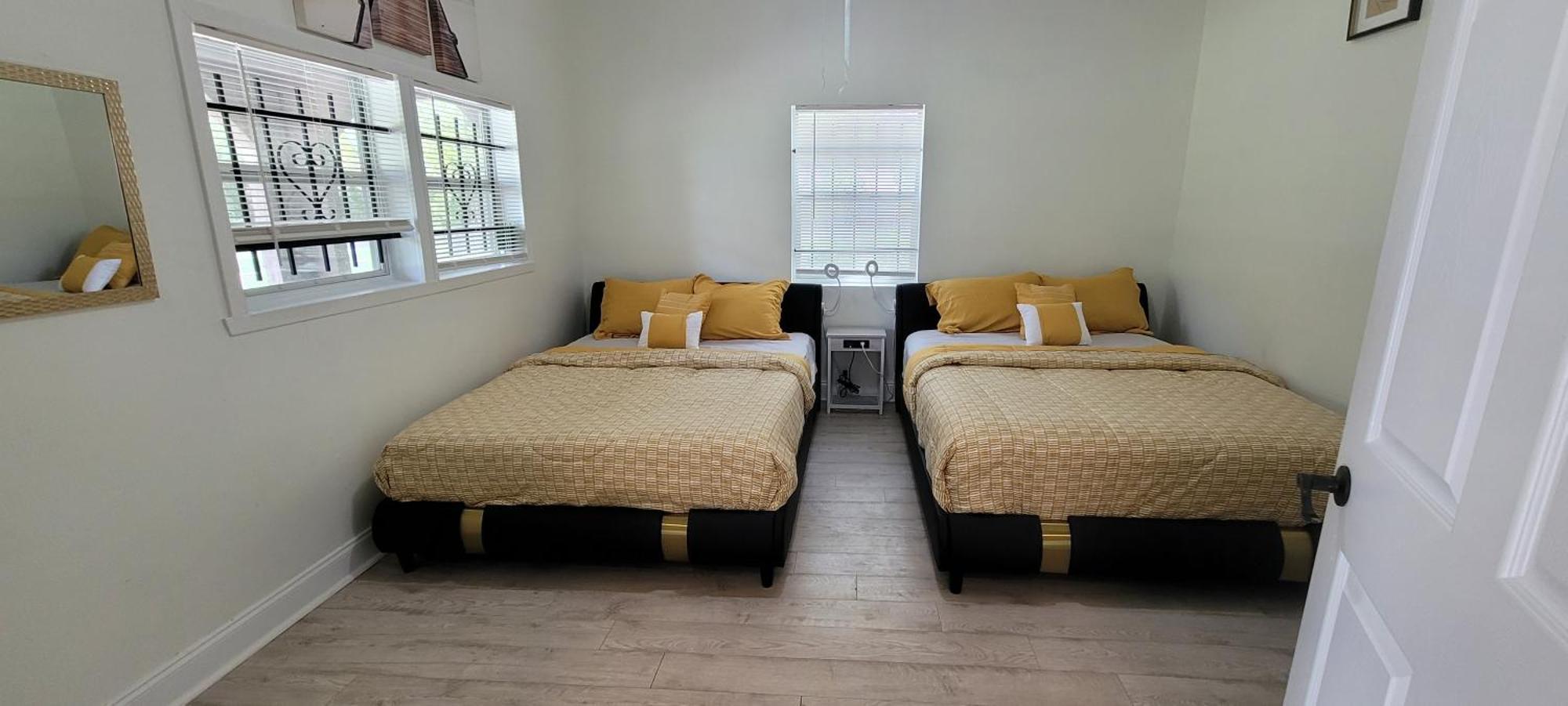 Large, Central, Lovely & Cozy 4Bed/2Bath - House By Everbank Stadium ジャクソンビル エクステリア 写真