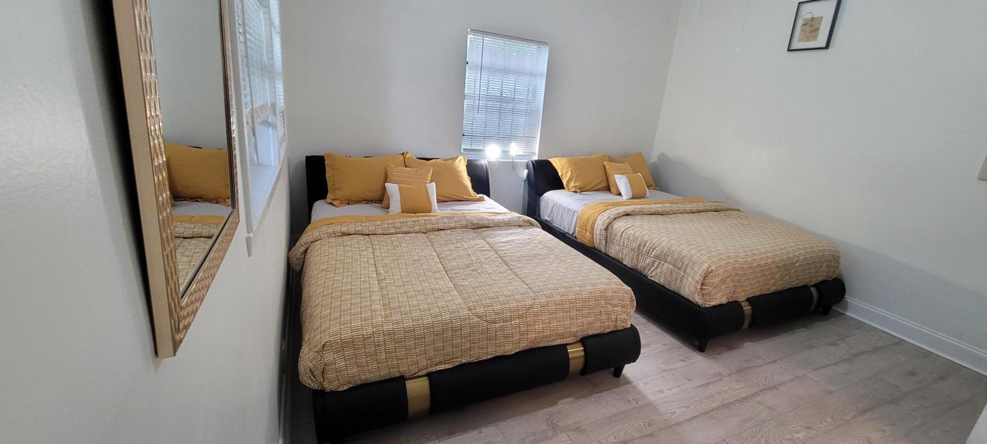 Large, Central, Lovely & Cozy 4Bed/2Bath - House By Everbank Stadium ジャクソンビル エクステリア 写真