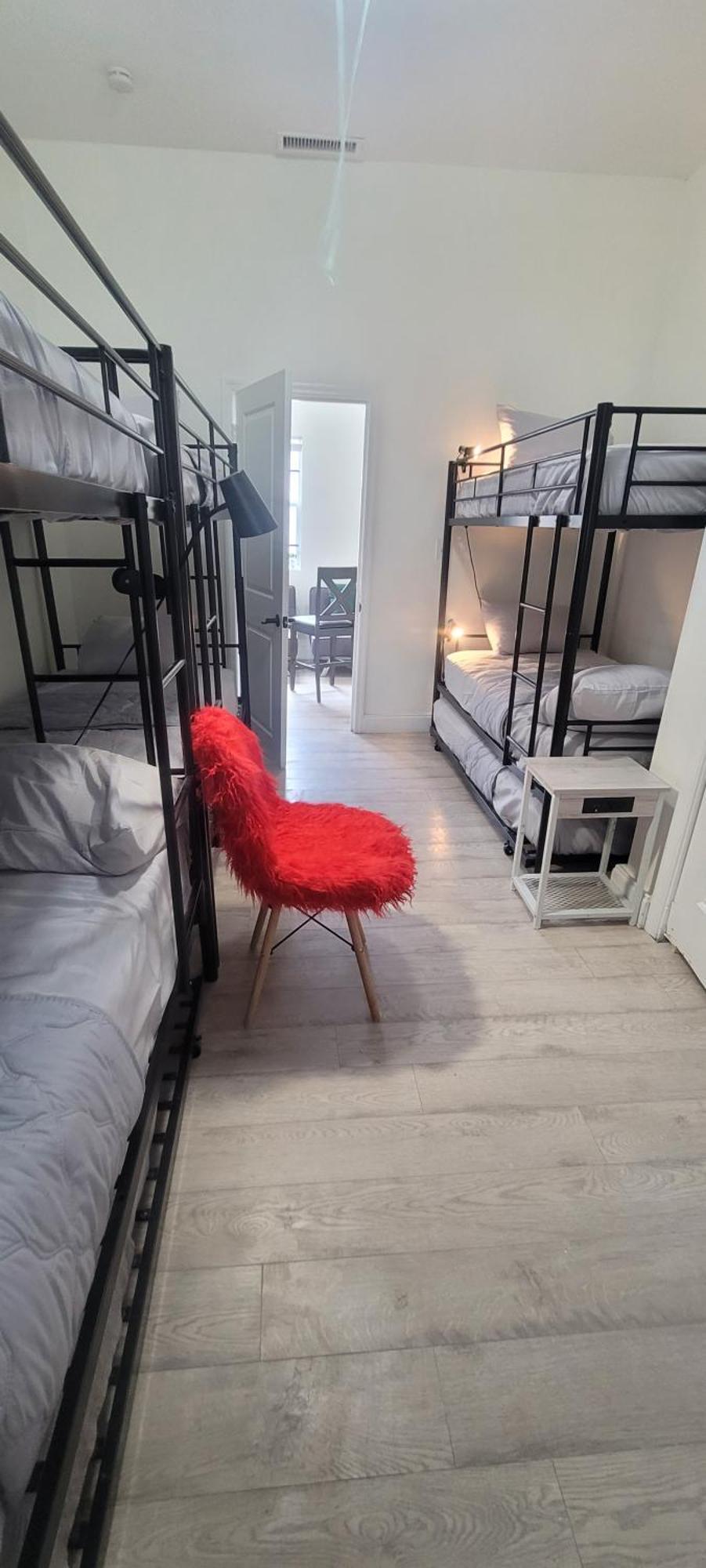 Large, Central, Lovely & Cozy 4Bed/2Bath - House By Everbank Stadium ジャクソンビル エクステリア 写真